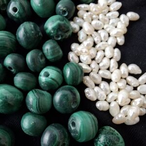 Natural Malachite And Cultured Freshwater Pearls Beads With Hole X 113